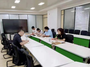 中南制藥機械廠總經(jīng)理前往江蘇食品藥品職業(yè)技術(shù)學院進行溝通