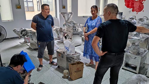 中南藥機(jī)：物料試機(jī)，認(rèn)真服務(wù)每一位客戶